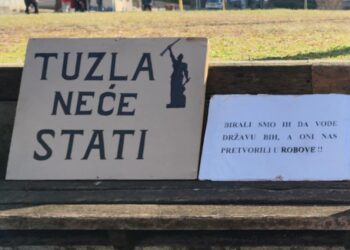 Protest u Tuzli: Penzioneri izašli na ulice