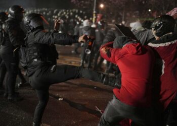 Veliki nemiri u Turskoj zbog hapšenja Imamoglua, policija koristila silu