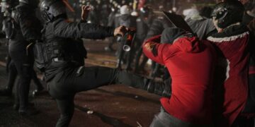 Veliki nemiri u Turskoj zbog hapšenja Imamoglua, policija koristila silu