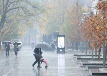 Obilne kiše u TK: Poplave u Gračanici i Doboj Istoku, ugroženo nekoliko kuća, odron na Banj Brdu