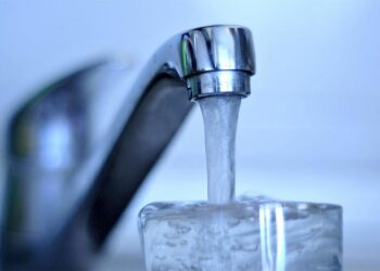 Voda s većine javnih česmi u TK ispravna za piće, na pet lokacija utvrđena zdravstvena neispravnost