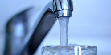 Voda s većine javnih česmi u TK ispravna za piće, na pet lokacija utvrđena zdravstvena neispravnost