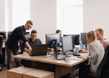 BiH već nedostaje IT stručnjaka: Više od dvije trećine ih je spremno otići u druge zemlje radi posla