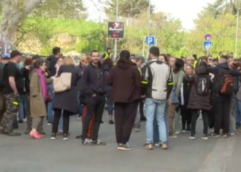 Blokada RTS-a: Studenti i građani četvrtu noć i jutro i ispred ćevabdžinice