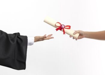 Za trgovinu diplomama kažnjeni 500 maraka