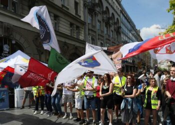 Prvi maj u Beogradu: 18 000 studenata i sindikalaca zajedno na protestu