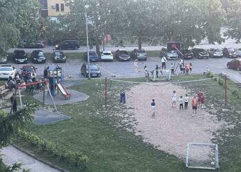 Kada sistem zakaže, građani se organizuju: Roditelji u najvećem banjalučkom naselju preuzeli stvar u svoje ruke i prave bezbjednije igralište