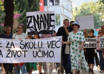 Zdravstveni radnici HNK na protestnoj šetnji: Traže veće plaće ili će u generalni štrajk