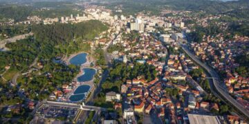 Diktatura i totalitarizam na političkoj sceni u Tuzli