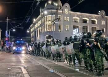 Studenti objavili uznemirujući video: Vučićeva žandarmerija brutalno pretukla njihovog kolegu, mora na operaciju