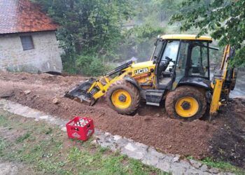Nelegalno kopanje u rijeci Plivi: Aktivisti na terenu, očekuju dolazak policije (FOTO, VIDEO)
