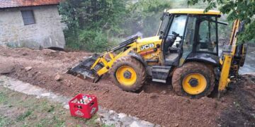 Nelegalno kopanje u rijeci Plivi: Aktivisti na terenu, očekuju dolazak policije (FOTO, VIDEO)