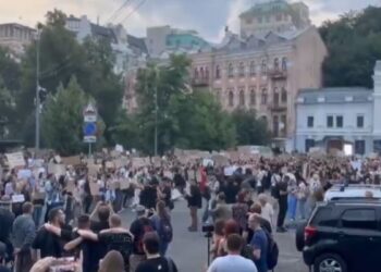 Najveći protesti u Ukrajini od rata: Zelenski potpisao sporni zakon