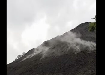 NOVI VIDEO IZ PRIJEDORA: Gori lignit, a mještani se guši u sumpornim isparenjima