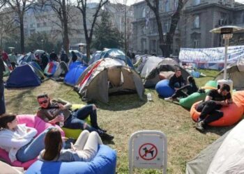 U Beogradu ništa novo: Postavljeni šatori, niče novi Ćacilend?