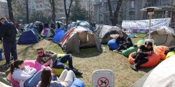 U Beogradu ništa novo: Postavljeni šatori, niče novi Ćacilend?