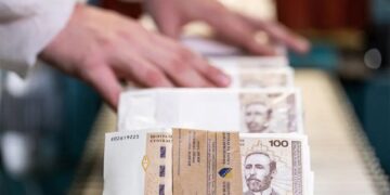 Jedan radnik u FBiH “plaća” dva penzionera, a sa penzijom od 596 KM se jedva i preživljava