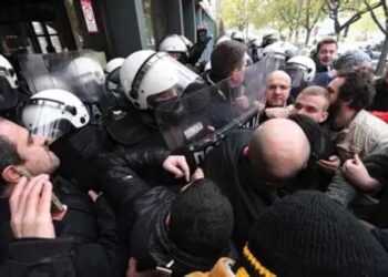 Nastavljena blokada suda i tužilaštva u Novom Sadu, policija odgurala demonstrante