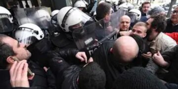 Nastavljena blokada suda i tužilaštva u Novom Sadu, policija odgurala demonstrante