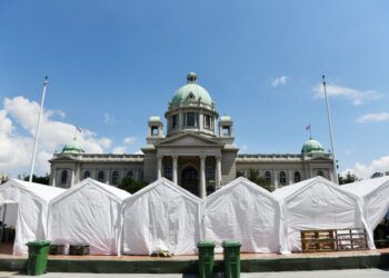 „Šta ako Vučić odluči da legalizuje najveće divlje naselje u Srbiji – Ćacilend?“