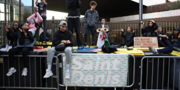 Generalni štrajk počeo širom Francuske, 30 uhapšenih