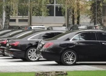 Vlada FBiH ponovo troši milione: Stiže 30 novih limuzina za službene potrebe