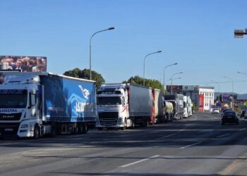 BLOKADA: Kolona kamiona pred Banjalukom (FOTO/VIDEO)Počeo štrajk prevoznika širom BiH