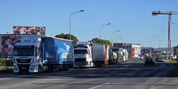 BLOKADA: Kolona kamiona pred Banjalukom (FOTO/VIDEO)Počeo štrajk prevoznika širom BiH