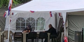 Šatori pred Skupštinom Srbije, centar grada paralisan