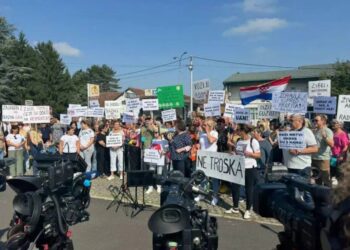 Protest u Sisku, građani traže hitnu reakciju države: „Zaustavite opasan otpad!“
