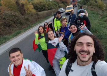 Studenti iz Novog Pazara drugi dan pješače za Novi Sad