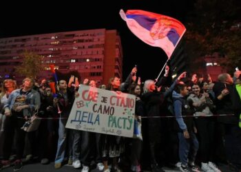 Godina od tragedije u Srbiji: 16 minuta tišine za žrtve urušavanja nadstrešnice u Novom Sadu