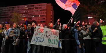 Godina od tragedije u Srbiji: 16 minuta tišine za žrtve urušavanja nadstrešnice u Novom Sadu