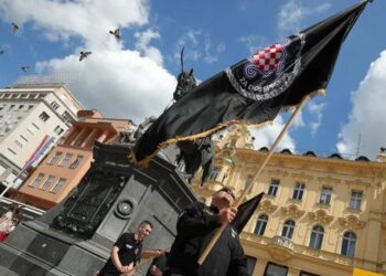 Ekstremni desničari protestovali ispred Srpskog narodnog vijeća u Zagrebu