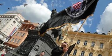 Ekstremni desničari protestovali ispred Srpskog narodnog vijeća u Zagrebu