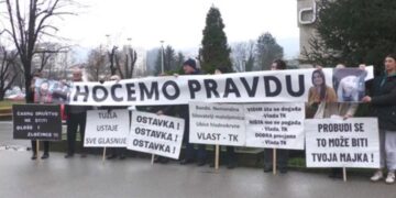 Prosvjed u Tuzli okupio dvadesetak građana