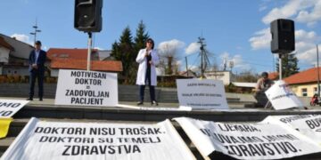 Bunt bijelih mantila: Ljekari Tuzlanskog kantona poslali posljednje upozorenje Vladi