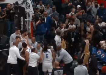 Nevjerovatne scene iz NBA: Igrači se tukli, oprema letjela, dvorana u šoku! (VIDEO)
