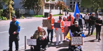 Novi protesti penzionera u Tuzli: Ako se ne borite uzeće vam i ovo što imate