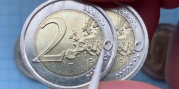U Italiji otkrivena velika prevara: Krivotvorili desetine hiljada kovanica od dva eura