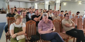 JAVNA RASPRAVA O VE GRADINA (VIDEO): Ugroženi stanovnici poručuju: prodali ste nas, slijede protesti