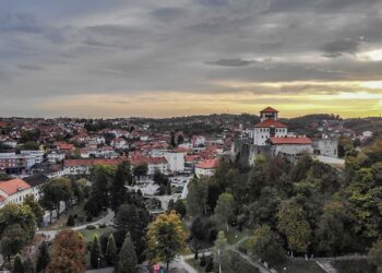 Izdaje se autobuska stanica, čitava kula, apoteka… Koliko to košta, a koliko zaista vrijedi?